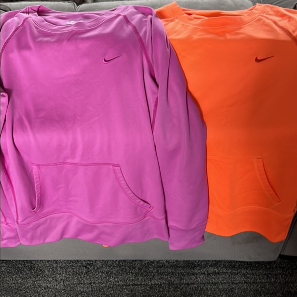 Gently used women’s XS Nike crewneck sweatshirt, pouch pocket in vibrant colors
